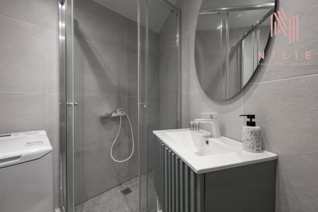 V1, Nilie Hospitality Mgmt Apartment Thessaloniki Exterior photo